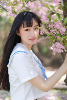 刘禅站在板凳上曹安琪拉
